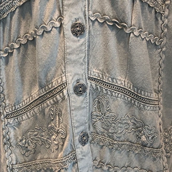 Embroidered gray blouse size large by Coline - Picture 3 of 7